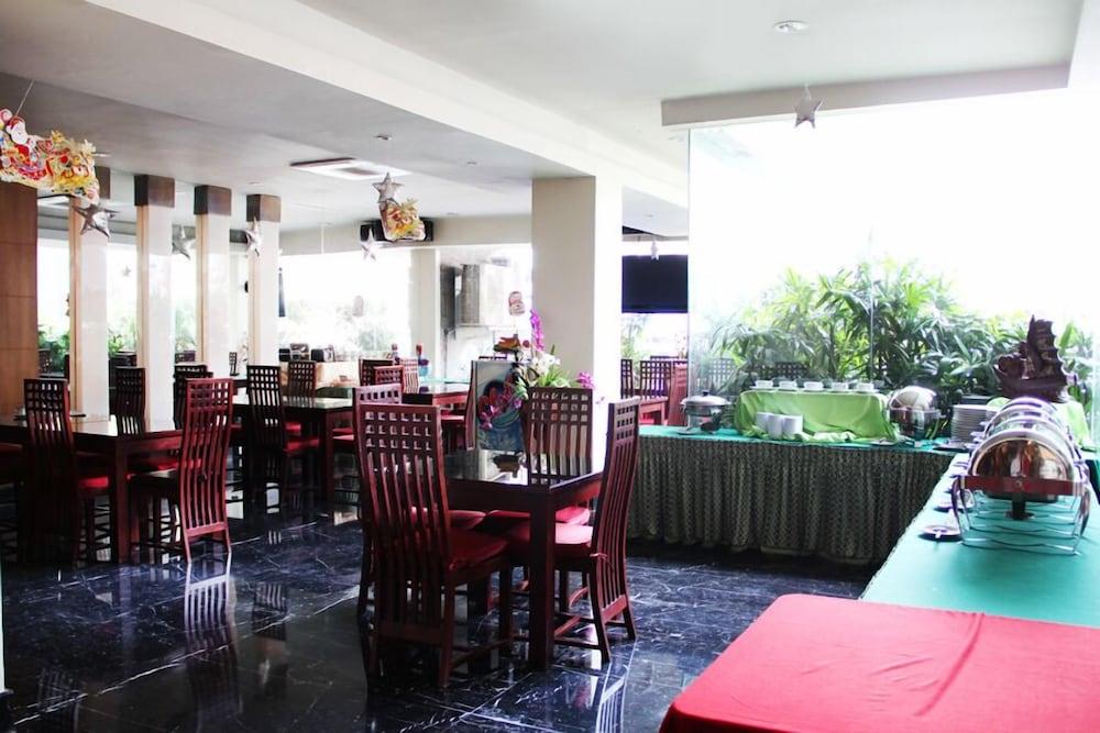 New Grand Park Hotel Surabaya Exterior foto