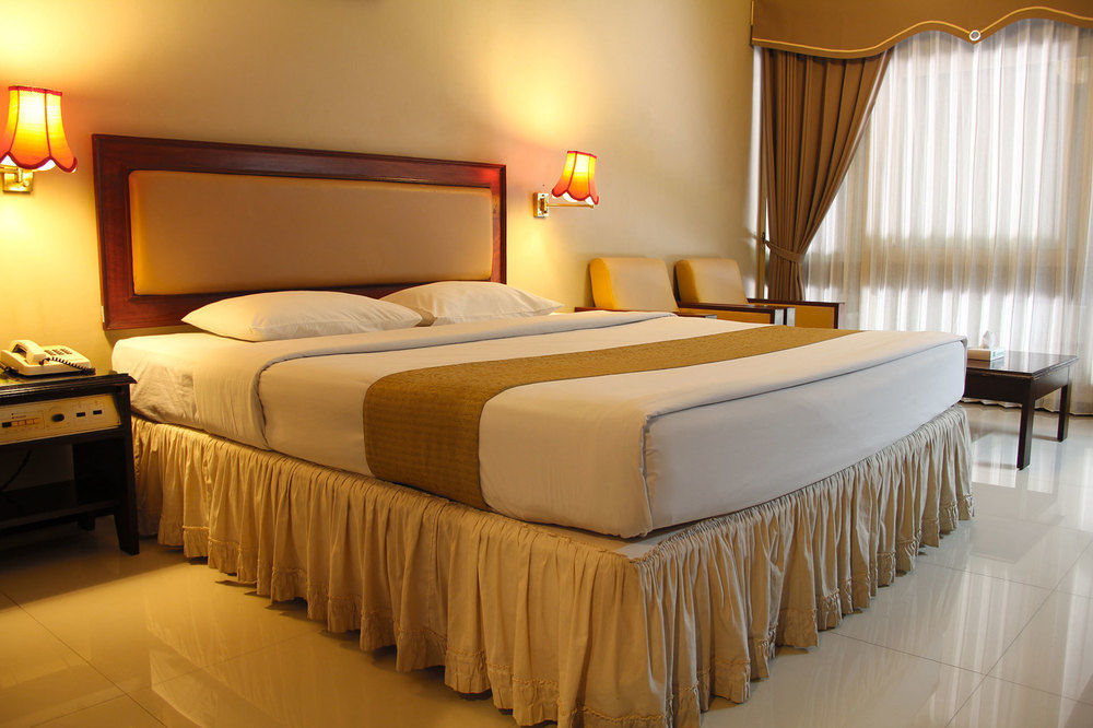 New Grand Park Hotel Surabaya Exterior foto
