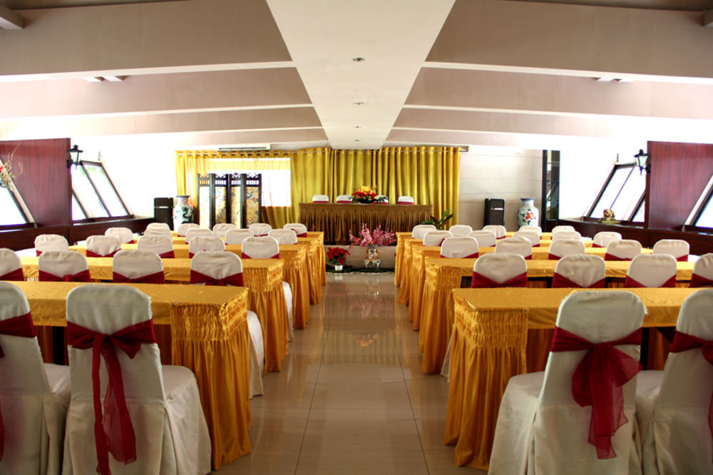 New Grand Park Hotel Surabaya Exterior foto
