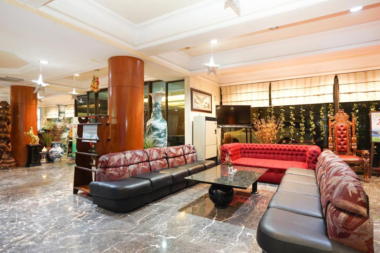 New Grand Park Hotel Surabaya Exterior foto