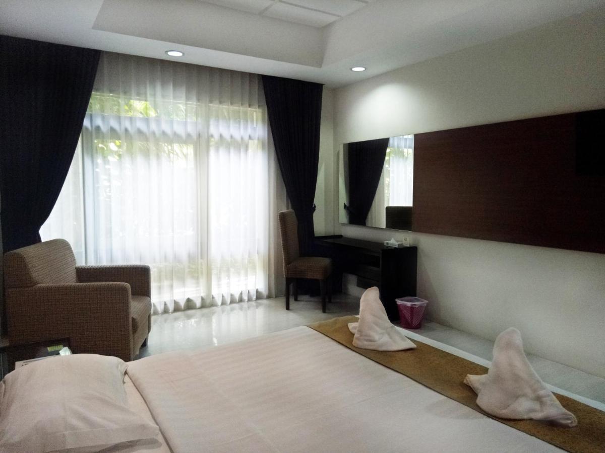 New Grand Park Hotel Surabaya Exterior foto