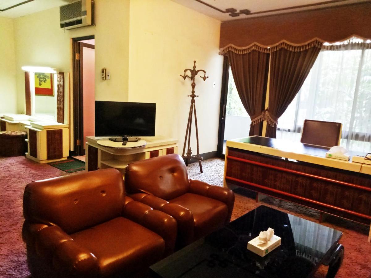 New Grand Park Hotel Surabaya Exterior foto