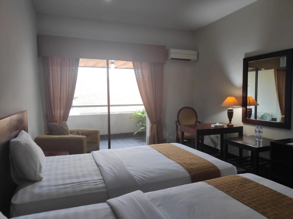 New Grand Park Hotel Surabaya Exterior foto