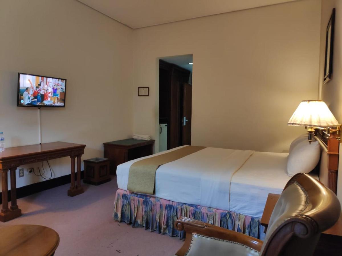 New Grand Park Hotel Surabaya Exterior foto